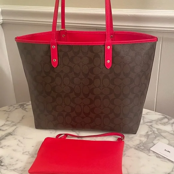 Coach reversible Tote - Picture 4 of 12